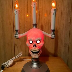 Trendmasters 1994 flickering light up scull candelabra Halloween decor